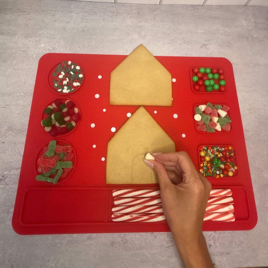 How to Set Up a Gingerbread House Decorating Station at Home